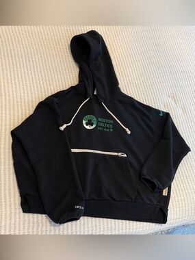 Nike dri-fit Boston Celtics Black Pullover Hoodie with Green Logo